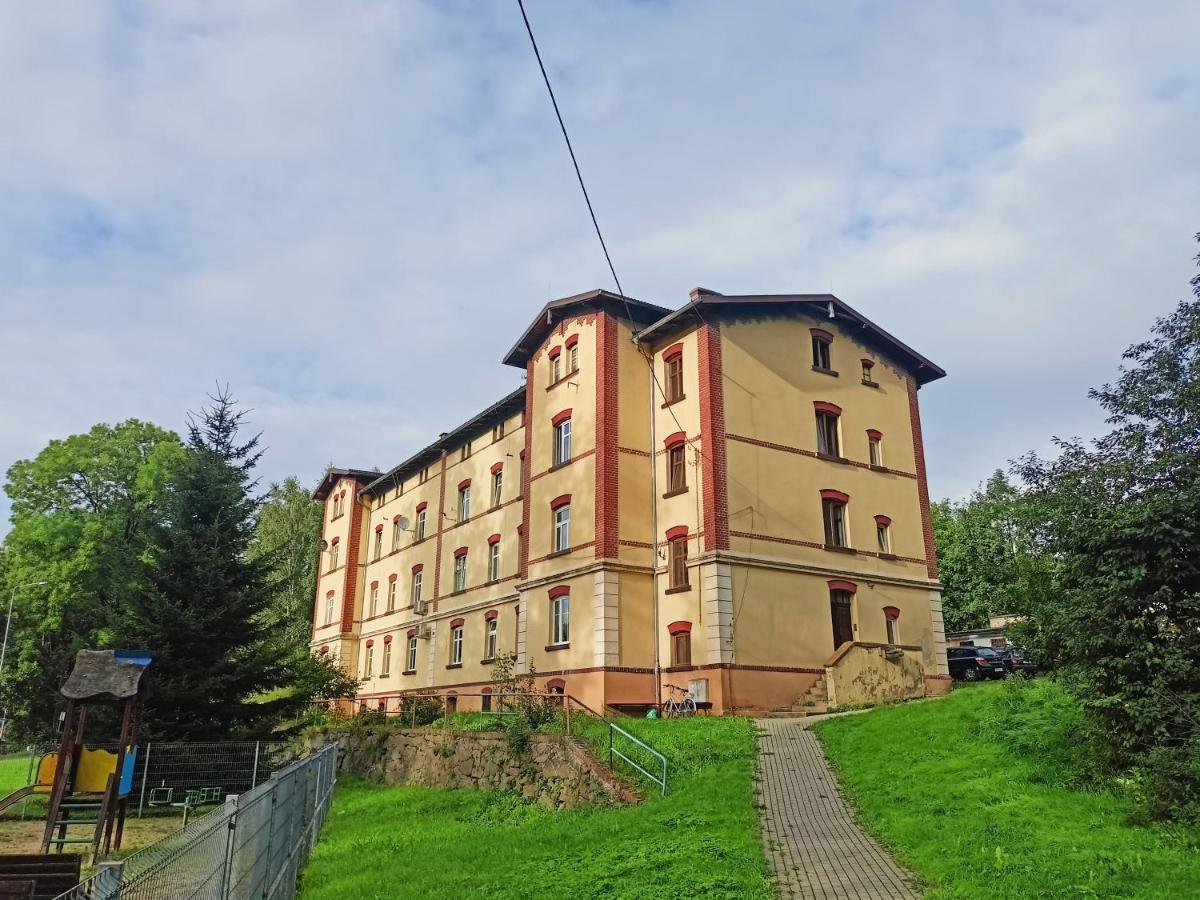 Apartmán Apartament Celebrity Leśna Exteriér fotografie